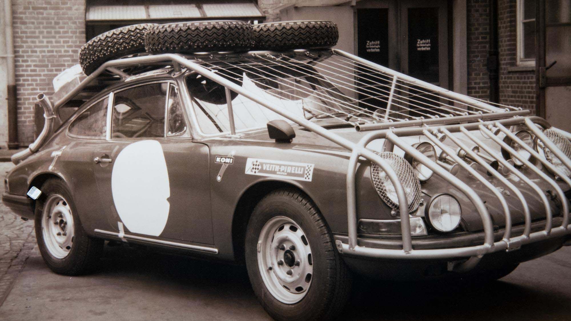 2001 Porsche 911 Carrera, London - Sydney Factory Poster, 40