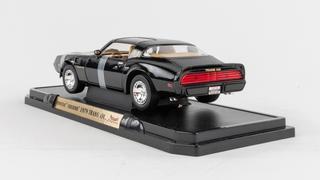 Road Signature 1:18 1979 Pontiac Firebird Trans Am Die-Cast